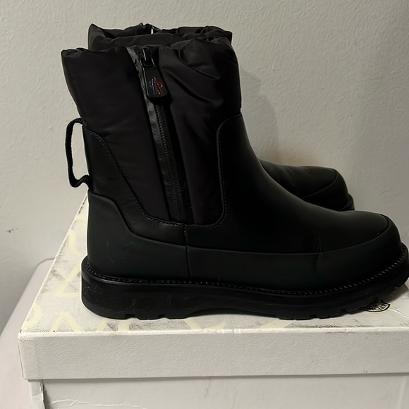 Moncler Women's Rain Don't Care Chelsea Boots size 9 US/ 39 EU - Picture 1 of 9